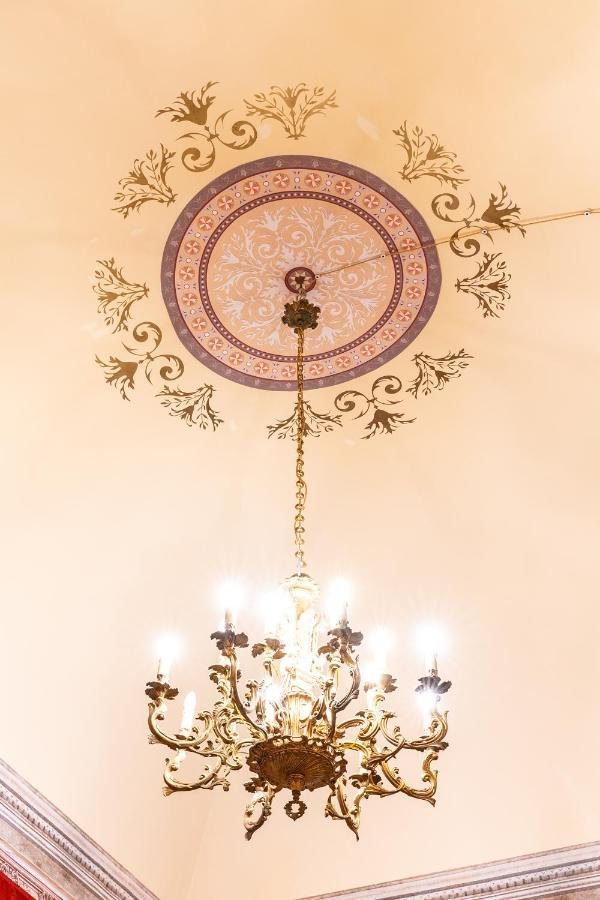Il Cavaliere Al Borgo Antico Hotel Copertino Exterior photo