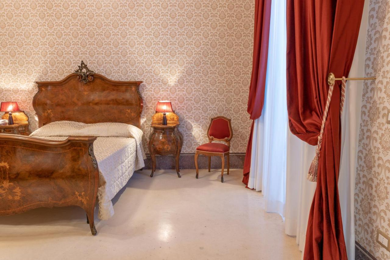 Il Cavaliere Al Borgo Antico Hotel Copertino Exterior photo
