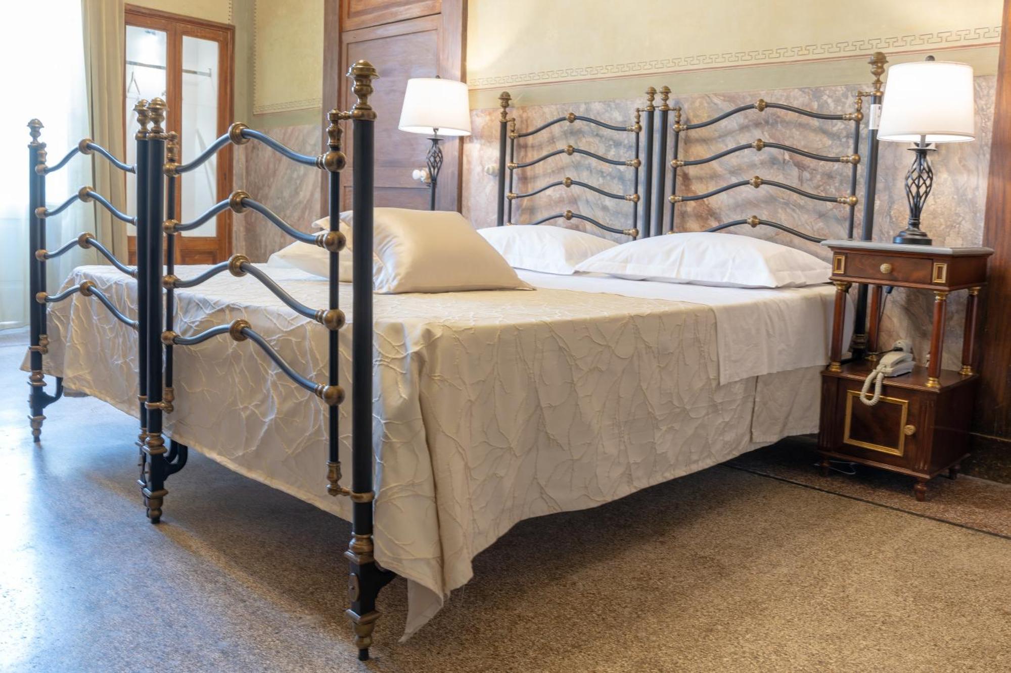 Il Cavaliere Al Borgo Antico Hotel Copertino Exterior photo